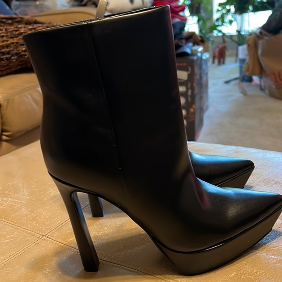Nine West Shoes - 🎄🎁Nine West heel boot woman’s size 7 NWOT🎄🎁